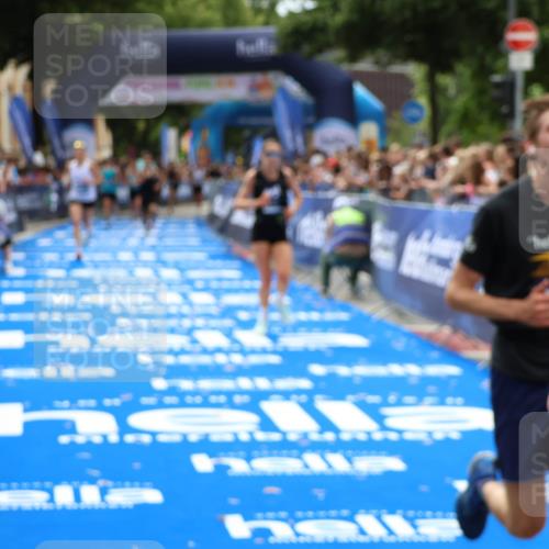 29.06.2025 - hella hamburg halbmarathon Zöllner http://msf.ph/oto/8188499 29.06.2025 10:33:57 Ziel 10865, 15500, 16243 meine-sportfotos.de