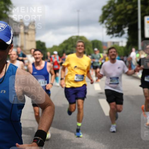 29.06.2025 - hella hamburg halbmarathon Yannick Fuchs http://msf.ph/oto/8188538 29.06.2025 10:43:46 20KM 2013, 2504, 2516, 2592, 2706, 2878, 2889, 2937, 3060, 3543, 3562, 3692, 4017, 4832, 5460, 5978, 6115, 6158, 7100, 7297, 7332, 7657, 8112, 8437, 8454, 8813, 9038, 9126, 9200, 9463, 9491, 9597, 9619, 9695, 9723, 9924, 9965, 10189, 11339, 11340, 11519, 11819, 11977, 12035, 12271, 12670, 13159, 13233, 13688, 13690, 13976, 14526, 14838, 15519, 15523, 15966, 16114, 16653, 16731, 16738, 16843, 16877, 16891, 17001, 17753, 17908, 18058, 18350, 18842, 18926, 18960, 19109 meine-sportfotos.de