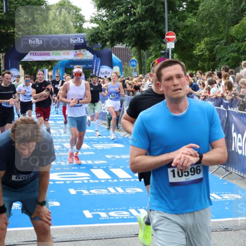 29.06.2025 - hella hamburg halbmarathon Zöllner http://msf.ph/oto/8188619 29.06.2025 10:44:07 Ziel 1391, 1558, 2816, 3021, 4981, 6705, 9081, 11346, 13123, 15383, 16506, 16697, 17516, 17977, 18004 meine-sportfotos.de