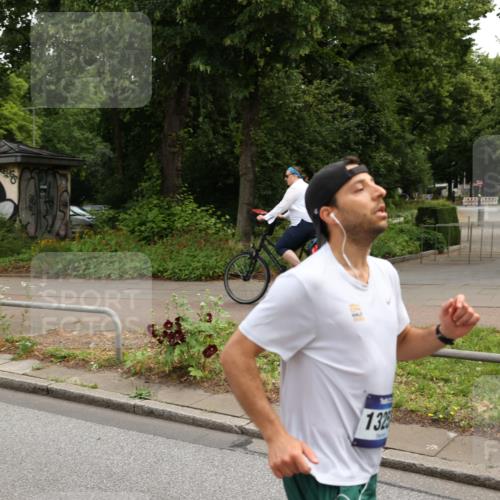 29.06.2025 - hella hamburg halbmarathon Yannick Fuchs http://msf.ph/oto/8188630 29.06.2025 10:30:34 20KM 3843, 4062, 6032, 10384, 10477, 10877, 12447, 12462, 12488, 12514, 13252, 13343, 13419, 14789, 14875, 15161, 15415, 15701, 15959, 16119, 16123, 17329, 17612, 17691, 18259, 18841 meine-sportfotos.de