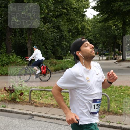 29.06.2025 - hella hamburg halbmarathon Yannick Fuchs http://msf.ph/oto/8188649 29.06.2025 10:30:34 20KM 3843, 4062, 6032, 10384, 10477, 10877, 12447, 12462, 12488, 12514, 13252, 13343, 13419, 14789, 14875, 15161, 15415, 15701, 15959, 16119, 16123, 17329, 17612, 17691, 18259, 18841 meine-sportfotos.de