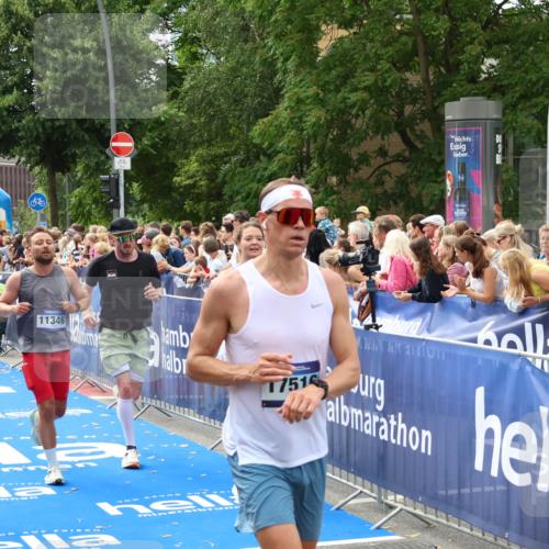 29.06.2025 - hella hamburg halbmarathon Zöllner http://msf.ph/oto/8188712 29.06.2025 10:44:09 Ziel 1391, 1558, 2816, 3021, 5231, 6705, 9081, 9633, 10193, 10930, 11346, 13123, 16506, 16648, 16697, 17516, 17748, 17977, 18004 meine-sportfotos.de