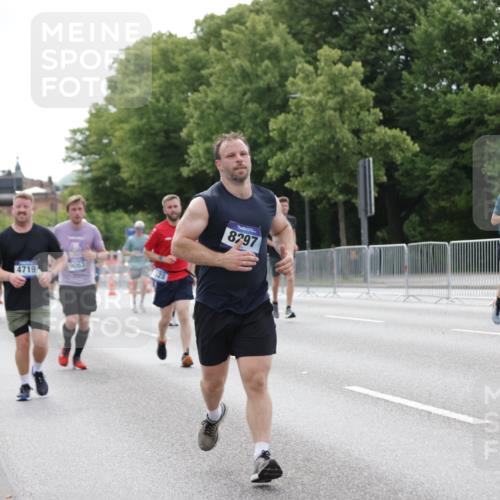 29.06.2025 - hella hamburg halbmarathon Jannik Wohlers http://msf.ph/oto/8188722 29.06.2025 10:23:55 Lombardsbrücke 1005, 1009, 1064, 1389, 2132, 2477, 3285, 3579, 3786, 4162, 4464, 4684, 4719, 4993, 6478, 6524, 6526, 7528, 7920, 7975, 8167, 8187, 8297, 9063, 11306, 12210, 13380, 13573, 13711, 14143, 14433, 14439, 14824, 15456, 16345, 16861, 17147, 17262, 17414, 17559, 17560, 18077, 18109, 18132 meine-sportfotos.de