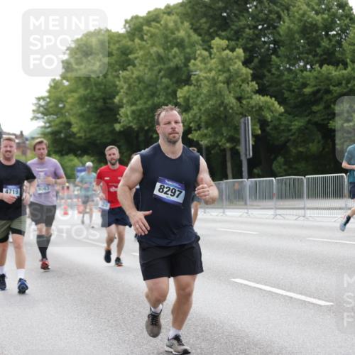 29.06.2025 - hella hamburg halbmarathon Jannik Wohlers http://msf.ph/oto/8188778 29.06.2025 10:23:55 Lombardsbrücke 1005, 1009, 1064, 1389, 2132, 2477, 3285, 3579, 3786, 4162, 4464, 4684, 4719, 4993, 6478, 6524, 6526, 7528, 7920, 7975, 8167, 8187, 8297, 9063, 11306, 12210, 13380, 13573, 13711, 14143, 14433, 14439, 14824, 15456, 16345, 16861, 17147, 17262, 17414, 17559, 17560, 18077, 18109, 18132 meine-sportfotos.de