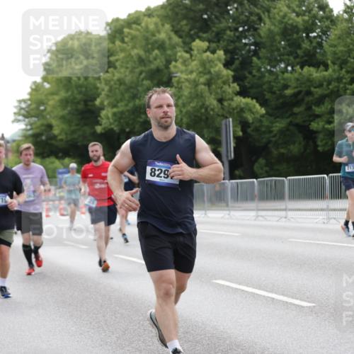 29.06.2025 - hella hamburg halbmarathon Jannik Wohlers http://msf.ph/oto/8188832 29.06.2025 10:23:55 Lombardsbrücke 1005, 1009, 1064, 1389, 2132, 2477, 3285, 3579, 3786, 4162, 4464, 4684, 4719, 4993, 6478, 6524, 6526, 7528, 7920, 7975, 8167, 8187, 8297, 9063, 11306, 12210, 13380, 13573, 13711, 14143, 14433, 14439, 14824, 15456, 16345, 16861, 17147, 17262, 17414, 17559, 17560, 18077, 18109, 18132 meine-sportfotos.de