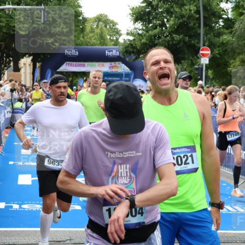 29.06.2025 - hella hamburg halbmarathon Zöllner http://msf.ph/oto/8188893 29.06.2025 10:44:16 Ziel 1413, 1415, 4999, 5231, 5275, 5884, 7005, 8722, 9444, 9633, 10193, 10930, 12159, 14686, 14687, 15225, 15280, 16301, 16316, 16648, 16893, 17748, 18691 meine-sportfotos.de