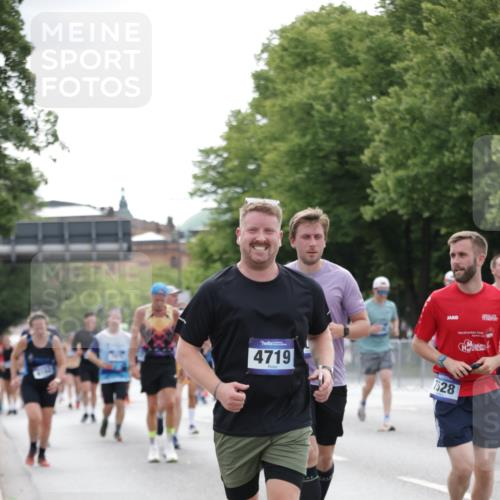 29.06.2025 - hella hamburg halbmarathon Jannik Wohlers http://msf.ph/oto/8188939 29.06.2025 10:23:56 Lombardsbrücke 1005, 1009, 1064, 1389, 2132, 2477, 3285, 3579, 3786, 4162, 4464, 4684, 4719, 4993, 6478, 6524, 6526, 7528, 7920, 7975, 8167, 8187, 8297, 9063, 12210, 13380, 13573, 13711, 14143, 14433, 14439, 14824, 15456, 16345, 16861, 17147, 17262, 17559, 17560, 18077, 18109, 18132, 19080 meine-sportfotos.de