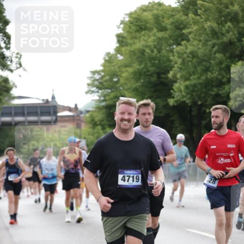 29.06.2025 - hella hamburg halbmarathon Jannik Wohlers http://msf.ph/oto/8188981 29.06.2025 10:23:56 Lombardsbrücke 1005, 1009, 1064, 1389, 2132, 2477, 3285, 3579, 3786, 4162, 4464, 4684, 4719, 4993, 6478, 6524, 6526, 7528, 7920, 7975, 8167, 8187, 8297, 9063, 12210, 13380, 13573, 13711, 14143, 14433, 14439, 14824, 15456, 16345, 16861, 17147, 17262, 17559, 17560, 18077, 18109, 18132, 19080 meine-sportfotos.de