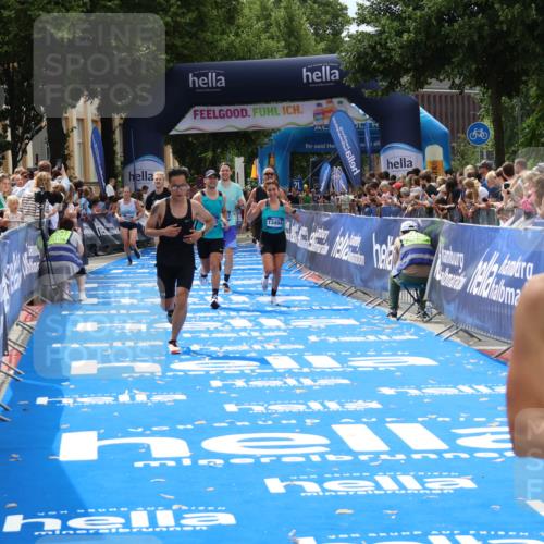 29.06.2025 - hella hamburg halbmarathon Zöllner http://msf.ph/oto/8188999 29.06.2025 10:34:03 Ziel 9345, 9519, 11019, 11227, 13493, 13494, 14448, 15268, 15500, 17877 meine-sportfotos.de
