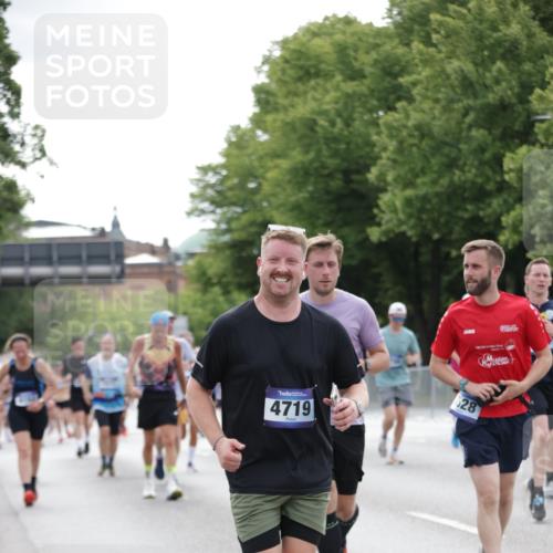 29.06.2025 - hella hamburg halbmarathon Jannik Wohlers http://msf.ph/oto/8189023 29.06.2025 10:23:57 Lombardsbrücke 1005, 1009, 1064, 2132, 2477, 3285, 3579, 3786, 4162, 4464, 4684, 4719, 4993, 6478, 6524, 6526, 7528, 7920, 7975, 8167, 8187, 8297, 9063, 12210, 13380, 13573, 13711, 14143, 14433, 14439, 14824, 15456, 16345, 16861, 17147, 17262, 17559, 17560, 18077, 18109, 18132, 19080 meine-sportfotos.de