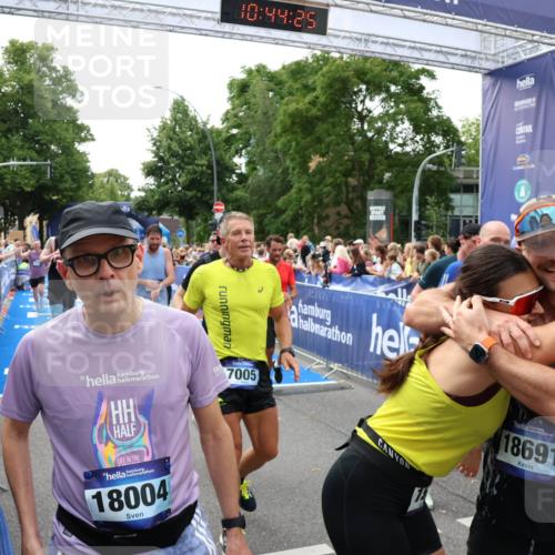 29.06.2025 - hella hamburg halbmarathon Zöllner http://msf.ph/oto/8189028 29.06.2025 10:44:23 Ziel 1220, 1413, 1415, 1902, 5275, 5884, 7191, 8722, 9444, 12528, 16316, 16547, 16803, 16893 meine-sportfotos.de