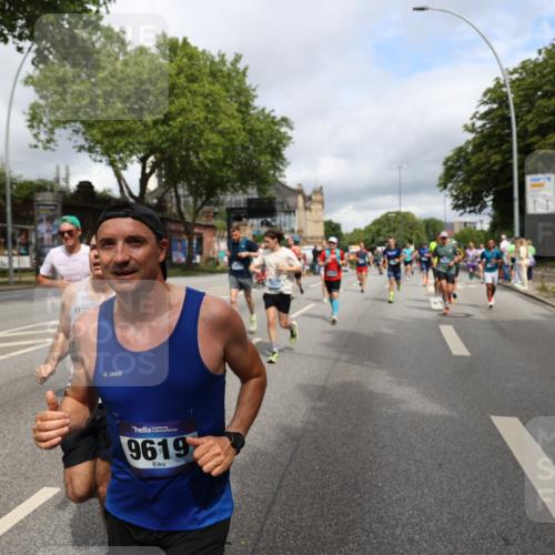 29.06.2025 - hella hamburg halbmarathon Yannick Fuchs http://msf.ph/oto/8189077 29.06.2025 10:43:48 20KM 2013, 2504, 2516, 2878, 2889, 2937, 3414, 3543, 3562, 3692, 4017, 4832, 5460, 5978, 6115, 7100, 7297, 7332, 7657, 8112, 8437, 8454, 8813, 9126, 9200, 9463, 9491, 9551, 9597, 9619, 9723, 9924, 9965, 10189, 11339, 11819, 11977, 12035, 12271, 12670, 13159, 13690, 13976, 14526, 14838, 15519, 15523, 15966, 16114, 16653, 16731, 16738, 16843, 16877, 16891, 17001, 17753, 17908, 18058, 18350, 18926, 18960, 19109 meine-sportfotos.de