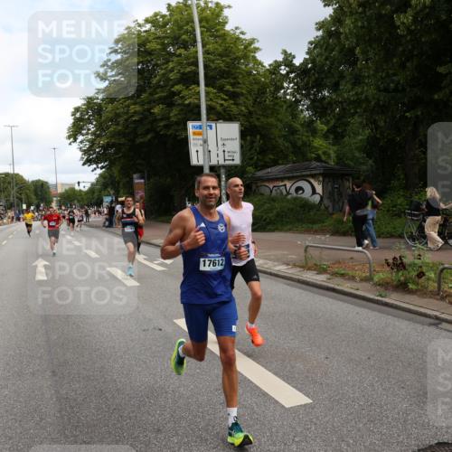 29.06.2025 - hella hamburg halbmarathon Yannick Fuchs http://msf.ph/oto/8189111 29.06.2025 10:30:46 20KM 2399, 2774, 3809, 3843, 4062, 6829, 6990, 6993, 10477, 12447, 12488, 13343, 13419, 14601, 14875, 15115, 15161, 15348, 16119, 17217, 17329, 17612, 17691, 18600 meine-sportfotos.de