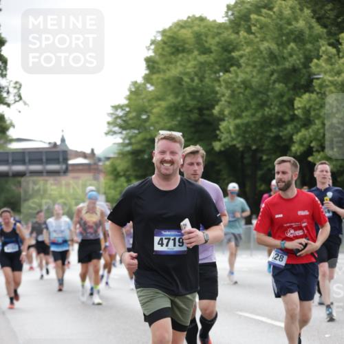 29.06.2025 - hella hamburg halbmarathon Jannik Wohlers http://msf.ph/oto/8189112 29.06.2025 10:23:57 Lombardsbrücke 1005, 1009, 1064, 2132, 2477, 3285, 3579, 3786, 4162, 4464, 4684, 4719, 4993, 6478, 6524, 6526, 7528, 7920, 7975, 8167, 8187, 8297, 9063, 12210, 13380, 13573, 13711, 14143, 14433, 14439, 14824, 15456, 16345, 16861, 17147, 17262, 17559, 17560, 18077, 18109, 18132, 19080 meine-sportfotos.de