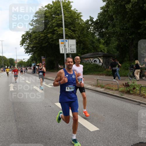 29.06.2025 - hella hamburg halbmarathon Yannick Fuchs http://msf.ph/oto/8189119 29.06.2025 10:30:46 20KM 2399, 2774, 3809, 3843, 4062, 6829, 6990, 6993, 10477, 12447, 12488, 13343, 13419, 14601, 14875, 15115, 15161, 15348, 16119, 17217, 17329, 17612, 17691, 18600 meine-sportfotos.de
