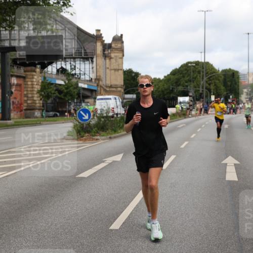 29.06.2025 - hella hamburg halbmarathon Yannick Fuchs http://msf.ph/oto/8189186 29.06.2025 10:30:48 20KM 2399, 2774, 3809, 4062, 6829, 6990, 6993, 10477, 12447, 12488, 13343, 13419, 14601, 14875, 15115, 15161, 15348, 16119, 17217, 17329, 17612, 17691, 18156, 18600 meine-sportfotos.de