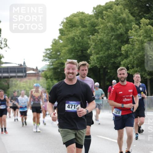 29.06.2025 - hella hamburg halbmarathon Jannik Wohlers http://msf.ph/oto/8189213 29.06.2025 10:23:57 Lombardsbrücke 1005, 1009, 1064, 2132, 2477, 3285, 3579, 3786, 4162, 4464, 4684, 4719, 4993, 6478, 6524, 6526, 7528, 7920, 7975, 8167, 8187, 8297, 9063, 12210, 13380, 13573, 13711, 14143, 14433, 14439, 14824, 15456, 16345, 16861, 17147, 17262, 17559, 17560, 18077, 18109, 18132, 19080 meine-sportfotos.de