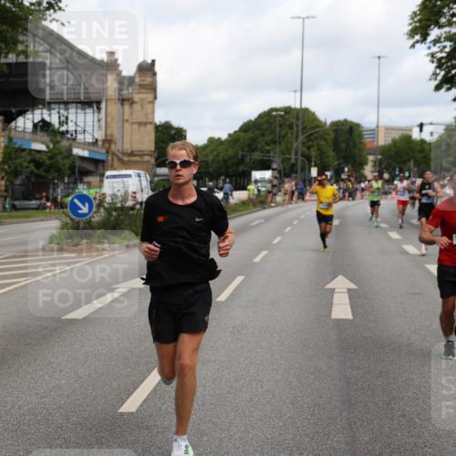29.06.2025 - hella hamburg halbmarathon Yannick Fuchs http://msf.ph/oto/8189214 29.06.2025 10:30:48 20KM 2399, 2774, 3809, 4062, 6829, 6990, 6993, 10477, 12447, 12488, 13343, 13419, 14601, 14875, 15115, 15161, 15348, 16119, 17217, 17329, 17612, 17691, 18156, 18600 meine-sportfotos.de