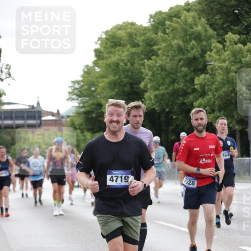 29.06.2025 - hella hamburg halbmarathon Jannik Wohlers http://msf.ph/oto/8189268 29.06.2025 10:23:57 Lombardsbrücke 1005, 1009, 1064, 2132, 2477, 3285, 3579, 3786, 4162, 4464, 4684, 4719, 4993, 6478, 6524, 6526, 7528, 7920, 7975, 8167, 8187, 8297, 9063, 12210, 13380, 13573, 13711, 14143, 14433, 14439, 14824, 15456, 16345, 16861, 17147, 17262, 17559, 17560, 18077, 18109, 18132, 19080 meine-sportfotos.de