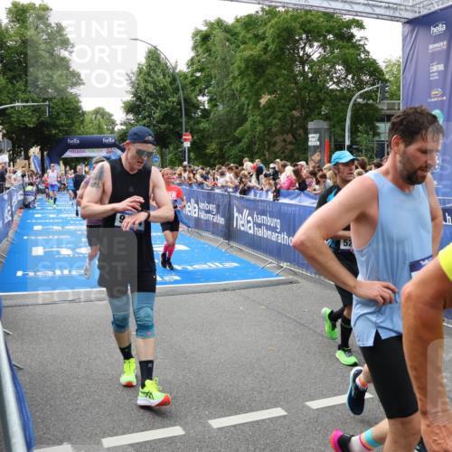 29.06.2025 - hella hamburg halbmarathon Zöllner http://msf.ph/oto/8189312 29.06.2025 10:44:26 Ziel 1057, 1220, 1902, 4310, 4691, 7191, 12327, 12528, 16547, 16803, 18806 meine-sportfotos.de