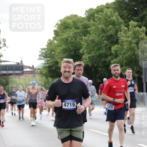 29.06.2025 - hella hamburg halbmarathon Jannik Wohlers http://msf.ph/oto/8189320 29.06.2025 10:23:57 Lombardsbrücke 1005, 1009, 1064, 2132, 2477, 3285, 3579, 3786, 4162, 4464, 4684, 4719, 4993, 6478, 6524, 6526, 7528, 7920, 7975, 8167, 8187, 8297, 9063, 12210, 13380, 13573, 13711, 14143, 14433, 14439, 14824, 15456, 16345, 16861, 17147, 17262, 17559, 17560, 18077, 18109, 18132, 19080 meine-sportfotos.de
