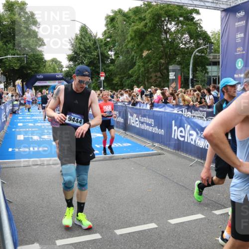 29.06.2025 - hella hamburg halbmarathon Zöllner http://msf.ph/oto/8189326 29.06.2025 10:44:27 Ziel 1057, 1220, 1902, 4310, 4691, 7191, 12327, 12528, 14667, 16547, 16803, 17729, 18806 meine-sportfotos.de