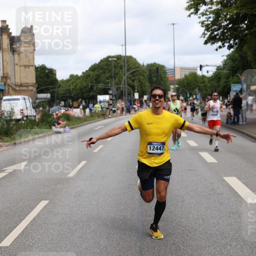 29.06.2025 - hella hamburg halbmarathon Yannick Fuchs http://msf.ph/oto/8189361 29.06.2025 10:30:52 20KM 2399, 2774, 3809, 6829, 6990, 6993, 10477, 10852, 12447, 12488, 13343, 13419, 14601, 14622, 14875, 15115, 15161, 15348, 15621, 16119, 17217, 17329, 17612, 17691, 18156, 18600 meine-sportfotos.de