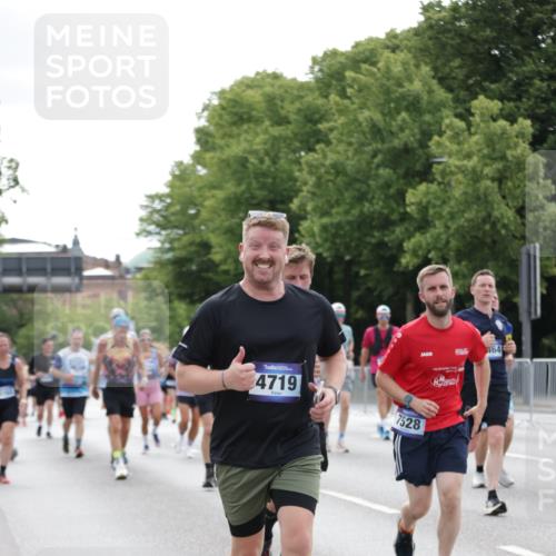 29.06.2025 - hella hamburg halbmarathon Jannik Wohlers http://msf.ph/oto/8189365 29.06.2025 10:23:57 Lombardsbrücke 1005, 1009, 1064, 2132, 2477, 3285, 3579, 3786, 4162, 4464, 4684, 4719, 4993, 6478, 6524, 6526, 7528, 7920, 7975, 8167, 8187, 8297, 9063, 12210, 13380, 13573, 13711, 14143, 14433, 14439, 14824, 15456, 16345, 16861, 17147, 17262, 17559, 17560, 18077, 18109, 18132, 19080 meine-sportfotos.de