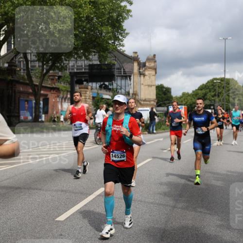 29.06.2025 - hella hamburg halbmarathon Yannick Fuchs http://msf.ph/oto/8189375 29.06.2025 10:43:49 20KM 2013, 2504, 2516, 2878, 2889, 2937, 3414, 3543, 3562, 3692, 4017, 4832, 5460, 5978, 6115, 7100, 7332, 7657, 8112, 8437, 8454, 8813, 9126, 9200, 9463, 9491, 9551, 9597, 9619, 9723, 9924, 9965, 10189, 11339, 11819, 11977, 12035, 12271, 12670, 13159, 13225, 13690, 13976, 14526, 14838, 15519, 15523, 15966, 16114, 16653, 16731, 16738, 16843, 16877, 16891, 17001, 17753, 17908, 18058, 18350, 18926, 18960, 19109 meine-sportfotos.de