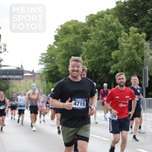 29.06.2025 - hella hamburg halbmarathon Jannik Wohlers http://msf.ph/oto/8189410 29.06.2025 10:23:57 Lombardsbrücke 1005, 1009, 1064, 2132, 2477, 3285, 3579, 3786, 4162, 4464, 4684, 4719, 4993, 6478, 6524, 6526, 7528, 7920, 7975, 8167, 8187, 8297, 9063, 12210, 13380, 13573, 13711, 14143, 14433, 14439, 14824, 15456, 16345, 16861, 17147, 17262, 17559, 17560, 18077, 18109, 18132, 19080 meine-sportfotos.de