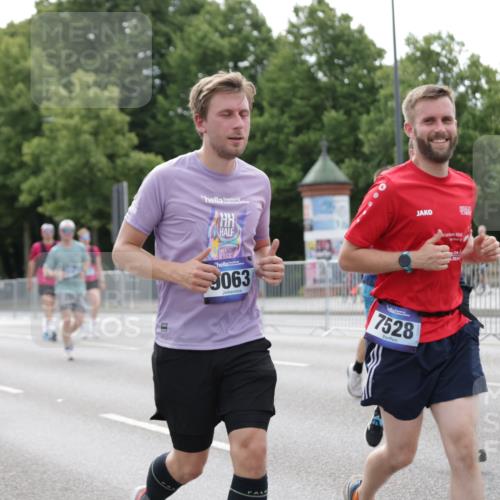 29.06.2025 - hella hamburg halbmarathon Jannik Wohlers http://msf.ph/oto/8189497 29.06.2025 10:23:59 Lombardsbrücke 1005, 1009, 1064, 2132, 2477, 3285, 3786, 4162, 4464, 4684, 4719, 6478, 6524, 6526, 7528, 7920, 7975, 8167, 8187, 8297, 9063, 12210, 13380, 13573, 13638, 13711, 14143, 14824, 16345, 16861, 17147, 17559, 17560, 18077, 18109, 18132, 19080 meine-sportfotos.de