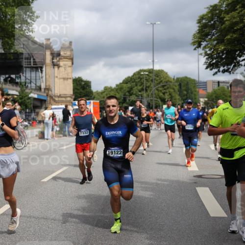 29.06.2025 - hella hamburg halbmarathon Yannick Fuchs http://msf.ph/oto/8189682 29.06.2025 10:43:50 20KM 2013, 2504, 2516, 2878, 2889, 2937, 3414, 3543, 3562, 3692, 4017, 4832, 5460, 5978, 6115, 7100, 7332, 7657, 8437, 8454, 8813, 9126, 9200, 9463, 9491, 9551, 9597, 9619, 9723, 9924, 9965, 10189, 11339, 11819, 12035, 12271, 12670, 13159, 13225, 13690, 13976, 14526, 14838, 15519, 15523, 15966, 16114, 16403, 16653, 16731, 16738, 16843, 16877, 16891, 17001, 17753, 17908, 18058, 18350, 18926, 18960, 19109 meine-sportfotos.de
