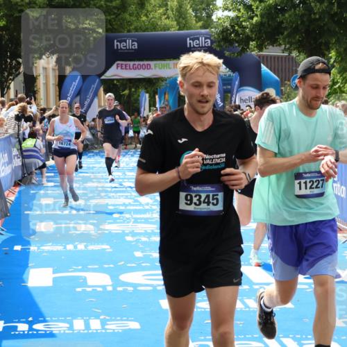 29.06.2025 - hella hamburg halbmarathon Zöllner http://msf.ph/oto/8189733 29.06.2025 10:34:09 Ziel 9345, 9376, 11019, 11202, 11227, 13066, 13494, 14448, 16724, 17751, 17877 meine-sportfotos.de