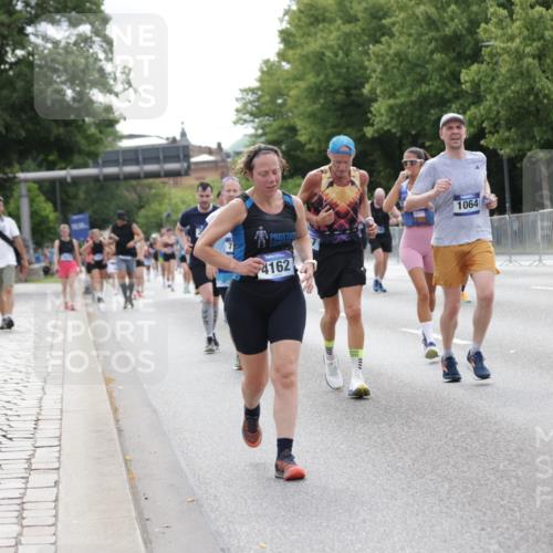 29.06.2025 - hella hamburg halbmarathon Jannik Wohlers http://msf.ph/oto/8189784 29.06.2025 10:24:02 Lombardsbrücke 1005, 1009, 1064, 1395, 2132, 2280, 2477, 3053, 3285, 3421, 3786, 4111, 4162, 4464, 4719, 5138, 5829, 5830, 6478, 6524, 6526, 7528, 7975, 8167, 8297, 9063, 12210, 13111, 13113, 13380, 13573, 13638, 13711, 14143, 14824, 15796, 16345, 16861, 17559, 17560, 18077, 18109, 19080 meine-sportfotos.de