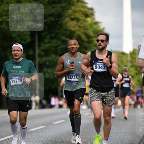 29.06.2025 - hella hamburg halbmarathon Dr. Thomas Lammeyer http://msf.ph/oto/8190047 29.06.2025 09:47:35 Kennedybrücke 1065, 1122, 2879, 3075, 3968, 4678, 5308, 5344, 7231, 7349, 7793, 8975, 9047, 9079, 10106, 10173, 10790 meine-sportfotos.de