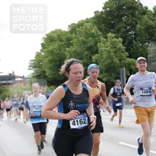 29.06.2025 - hella hamburg halbmarathon Jannik Wohlers http://msf.ph/oto/8190088 29.06.2025 10:24:03 Lombardsbrücke 1064, 1395, 2132, 2280, 2477, 3053, 3132, 3421, 3786, 4111, 4162, 4464, 4719, 5138, 5829, 5830, 6478, 6524, 6526, 6570, 7528, 7975, 8167, 8297, 9063, 12070, 12210, 12303, 13111, 13113, 13380, 13573, 13638, 13711, 14143, 14824, 15796, 16345, 16861, 18077, 19080 meine-sportfotos.de