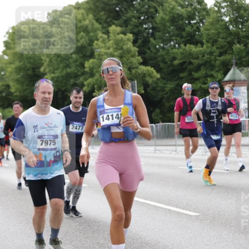 29.06.2025 - hella hamburg halbmarathon Jannik Wohlers http://msf.ph/oto/8190191 29.06.2025 10:24:05 Lombardsbrücke 1064, 1352, 1395, 2132, 2280, 2477, 2944, 3053, 3132, 3421, 3786, 4111, 4162, 4221, 4464, 4719, 5138, 5829, 5830, 6478, 6524, 6526, 6570, 7528, 7975, 8167, 8297, 9063, 11651, 12070, 12210, 12303, 13111, 13113, 13380, 13573, 13638, 13711, 14143, 15796, 18077, 18105, 19080 meine-sportfotos.de