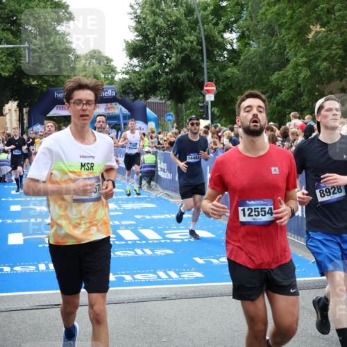 29.06.2025 - hella hamburg halbmarathon Zöllner http://msf.ph/oto/8190259 29.06.2025 10:44:37 Ziel 1468, 1782, 2365, 2402, 3305, 4991, 5476, 6490, 6495, 7322, 7710, 8928, 12554, 12711, 14351, 14464, 14798, 14816, 15862, 16224, 17097, 18107, 18464, 18539, 18560, 18765, 19206 meine-sportfotos.de