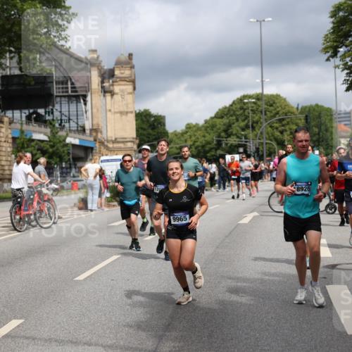 29.06.2025 - hella hamburg halbmarathon Yannick Fuchs http://msf.ph/oto/8190275 29.06.2025 10:43:53 20KM 2013, 2516, 2878, 2937, 3414, 3543, 3562, 3692, 4017, 4832, 5447, 5978, 6115, 6282, 7100, 7332, 7657, 8437, 8454, 8813, 9200, 9491, 9551, 9597, 9619, 9723, 9924, 9965, 10189, 11339, 11819, 11975, 12035, 12203, 12271, 12670, 13159, 13225, 13690, 13976, 14526, 14794, 14838, 15519, 15620, 15966, 16403, 16653, 16731, 16738, 16843, 16877, 16891, 17001, 17753, 17908, 18058, 18350, 18926, 18960, 19109 meine-sportfotos.de