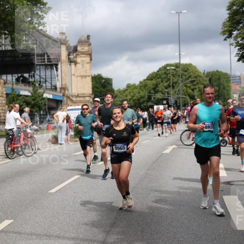 29.06.2025 - hella hamburg halbmarathon Yannick Fuchs http://msf.ph/oto/8190286 29.06.2025 10:43:53 20KM 2013, 2516, 2878, 2937, 3414, 3543, 3562, 3692, 4017, 4832, 5447, 5978, 6115, 6282, 7100, 7332, 7657, 8437, 8454, 8813, 9200, 9491, 9551, 9597, 9619, 9723, 9924, 9965, 10189, 11339, 11819, 11975, 12035, 12203, 12271, 12670, 13159, 13225, 13690, 13976, 14526, 14794, 14838, 15519, 15620, 15966, 16403, 16653, 16731, 16738, 16843, 16877, 16891, 17001, 17753, 17908, 18058, 18350, 18926, 18960, 19109 meine-sportfotos.de