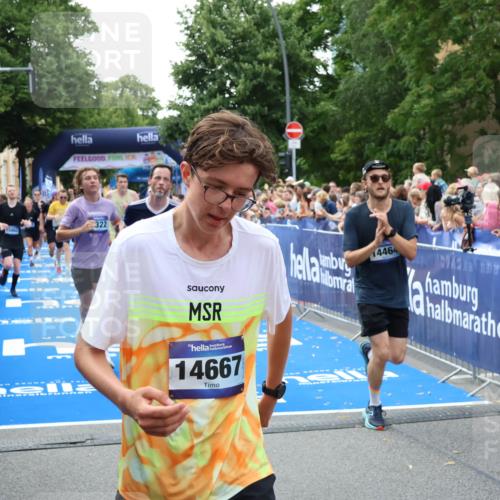 29.06.2025 - hella hamburg halbmarathon Zöllner http://msf.ph/oto/8190330 29.06.2025 10:44:38 Ziel 1468, 1782, 2365, 2402, 3305, 4991, 5476, 6490, 6495, 7322, 7710, 10669, 12711, 14351, 14464, 14798, 14816, 15862, 16224, 17097, 18107, 18464, 18539, 18560, 18765, 18868, 19206 meine-sportfotos.de