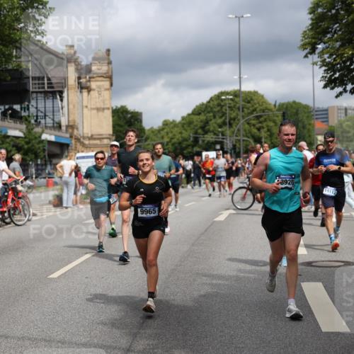 29.06.2025 - hella hamburg halbmarathon Yannick Fuchs http://msf.ph/oto/8190333 29.06.2025 10:43:53 20KM 2013, 2516, 2878, 2937, 3414, 3543, 3562, 3692, 4017, 4832, 5447, 5978, 6115, 6282, 7100, 7332, 7657, 8437, 8454, 8813, 9200, 9491, 9551, 9597, 9619, 9723, 9924, 9965, 10189, 11339, 11819, 11975, 12035, 12203, 12271, 12670, 13159, 13225, 13690, 13976, 14526, 14794, 14838, 15519, 15620, 15966, 16403, 16653, 16731, 16738, 16843, 16877, 16891, 17001, 17753, 17908, 18058, 18350, 18926, 18960, 19109 meine-sportfotos.de