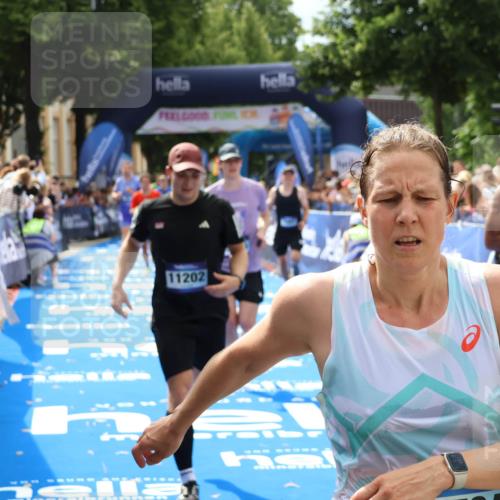 29.06.2025 - hella hamburg halbmarathon Zöllner http://msf.ph/oto/8190361 29.06.2025 10:34:14 Ziel 7884, 7901, 9376, 11202, 13066, 17751, 18906 meine-sportfotos.de