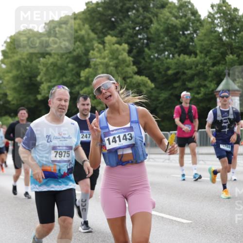 29.06.2025 - hella hamburg halbmarathon Jannik Wohlers http://msf.ph/oto/8190376 29.06.2025 10:24:05 Lombardsbrücke 1064, 1352, 1395, 2132, 2280, 2477, 2944, 3053, 3132, 3421, 3786, 4111, 4162, 4221, 4464, 4719, 5138, 5829, 5830, 6478, 6524, 6526, 6570, 7528, 7975, 8167, 8297, 9063, 11651, 12070, 12210, 12303, 13111, 13113, 13380, 13573, 13638, 13711, 14143, 15796, 18077, 18105, 19080 meine-sportfotos.de