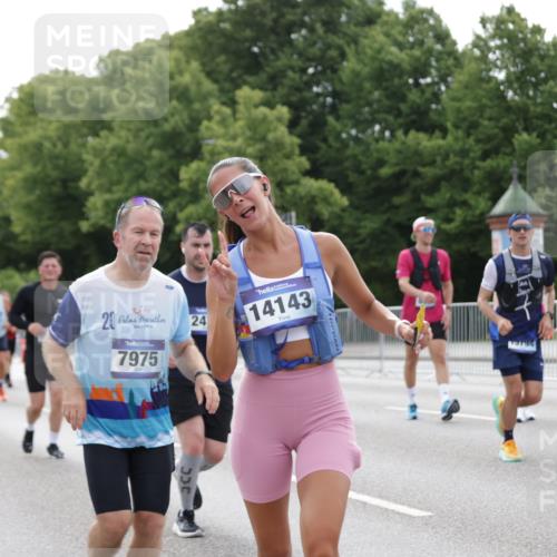 29.06.2025 - hella hamburg halbmarathon Jannik Wohlers http://msf.ph/oto/8190417 29.06.2025 10:24:05 Lombardsbrücke 1064, 1352, 1395, 2132, 2280, 2477, 2944, 3053, 3132, 3421, 3786, 4111, 4162, 4221, 4464, 4719, 5138, 5829, 5830, 6478, 6524, 6526, 6570, 7528, 7975, 8167, 8297, 9063, 11651, 12070, 12210, 12303, 13111, 13113, 13380, 13573, 13638, 13711, 14143, 15796, 18077, 18105, 19080 meine-sportfotos.de