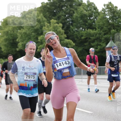 29.06.2025 - hella hamburg halbmarathon Jannik Wohlers http://msf.ph/oto/8190463 29.06.2025 10:24:05 Lombardsbrücke 1064, 1352, 1395, 2132, 2280, 2477, 2944, 3053, 3132, 3421, 3786, 4111, 4162, 4221, 4464, 4719, 5138, 5829, 5830, 6478, 6524, 6526, 6570, 7528, 7975, 8167, 8297, 9063, 11651, 12070, 12210, 12303, 13111, 13113, 13380, 13573, 13638, 13711, 14143, 15796, 18077, 18105, 19080 meine-sportfotos.de