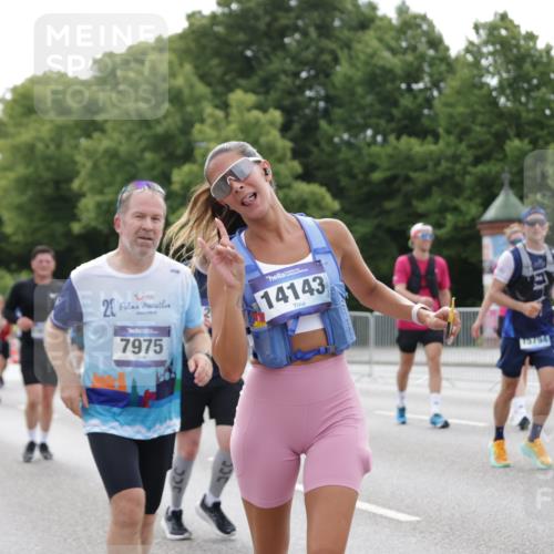 29.06.2025 - hella hamburg halbmarathon Jannik Wohlers http://msf.ph/oto/8190467 29.06.2025 10:24:05 Lombardsbrücke 1064, 1352, 1395, 2132, 2280, 2477, 2944, 3053, 3132, 3421, 3786, 4111, 4162, 4221, 4464, 4719, 5138, 5829, 5830, 6478, 6524, 6526, 6570, 7528, 7975, 8167, 8297, 9063, 11651, 12070, 12210, 12303, 13111, 13113, 13380, 13573, 13638, 13711, 14143, 15796, 18077, 18105, 19080 meine-sportfotos.de