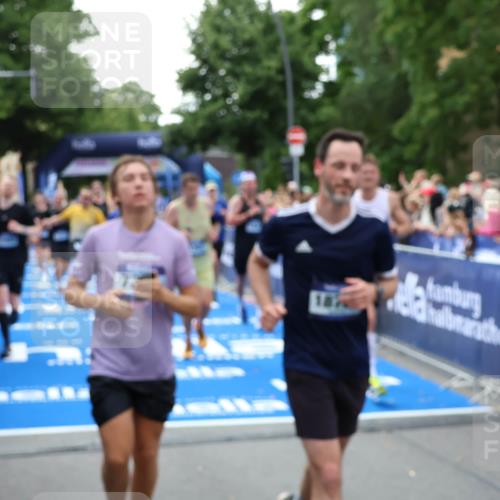 29.06.2025 - hella hamburg halbmarathon Zöllner http://msf.ph/oto/8190490 29.06.2025 10:44:40 Ziel 1468, 1782, 2365, 2402, 3305, 4991, 5476, 6490, 6495, 7710, 10669, 12711, 14351, 14798, 14816, 15862, 16224, 17097, 18107, 18437, 18464, 18539, 18560, 18868, 19206 meine-sportfotos.de