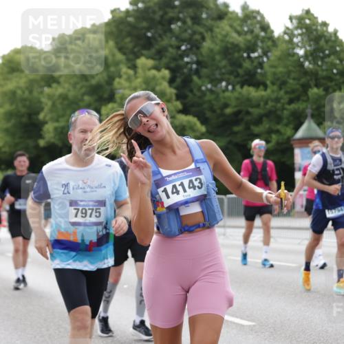 29.06.2025 - hella hamburg halbmarathon Jannik Wohlers http://msf.ph/oto/8190512 29.06.2025 10:24:05 Lombardsbrücke 1064, 1352, 1395, 2132, 2280, 2477, 2944, 3053, 3132, 3421, 3786, 4111, 4162, 4221, 4464, 4719, 5138, 5829, 5830, 6478, 6524, 6526, 6570, 7528, 7975, 8167, 8297, 9063, 11651, 12070, 12210, 12303, 13111, 13113, 13380, 13573, 13638, 13711, 14143, 15796, 18077, 18105, 19080 meine-sportfotos.de