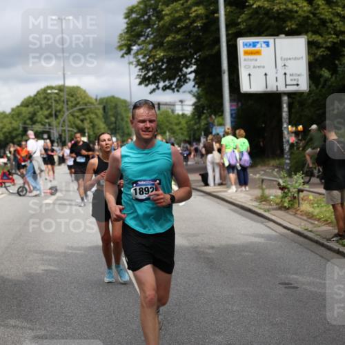 29.06.2025 - hella hamburg halbmarathon Yannick Fuchs http://msf.ph/oto/8190589 29.06.2025 10:43:54 20KM 2516, 2878, 2937, 3414, 3543, 3562, 3692, 4832, 5447, 5978, 6115, 6125, 6282, 7100, 7332, 7657, 8437, 8454, 8813, 8921, 9200, 9491, 9551, 9597, 9723, 9924, 9965, 10189, 11339, 11819, 11975, 12035, 12203, 12271, 12670, 13159, 13225, 13690, 13976, 14526, 14794, 14838, 15519, 15620, 15966, 16403, 16653, 16738, 16843, 16877, 16891, 17001, 17753, 17908, 18058, 18350, 18926, 18960, 19109 meine-sportfotos.de